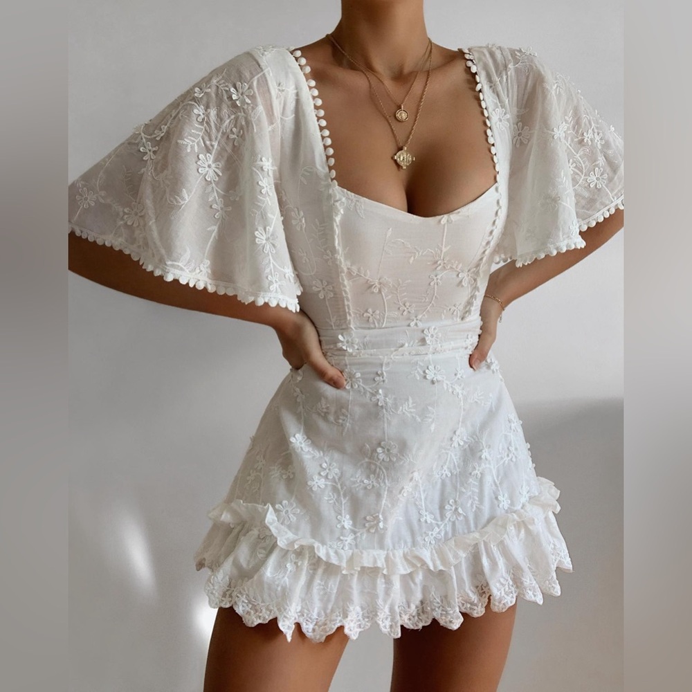 Lulu’s white square neck dress